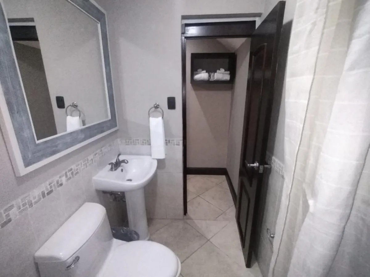 L'Aurora Inn Hostal Guatemala City 0*,